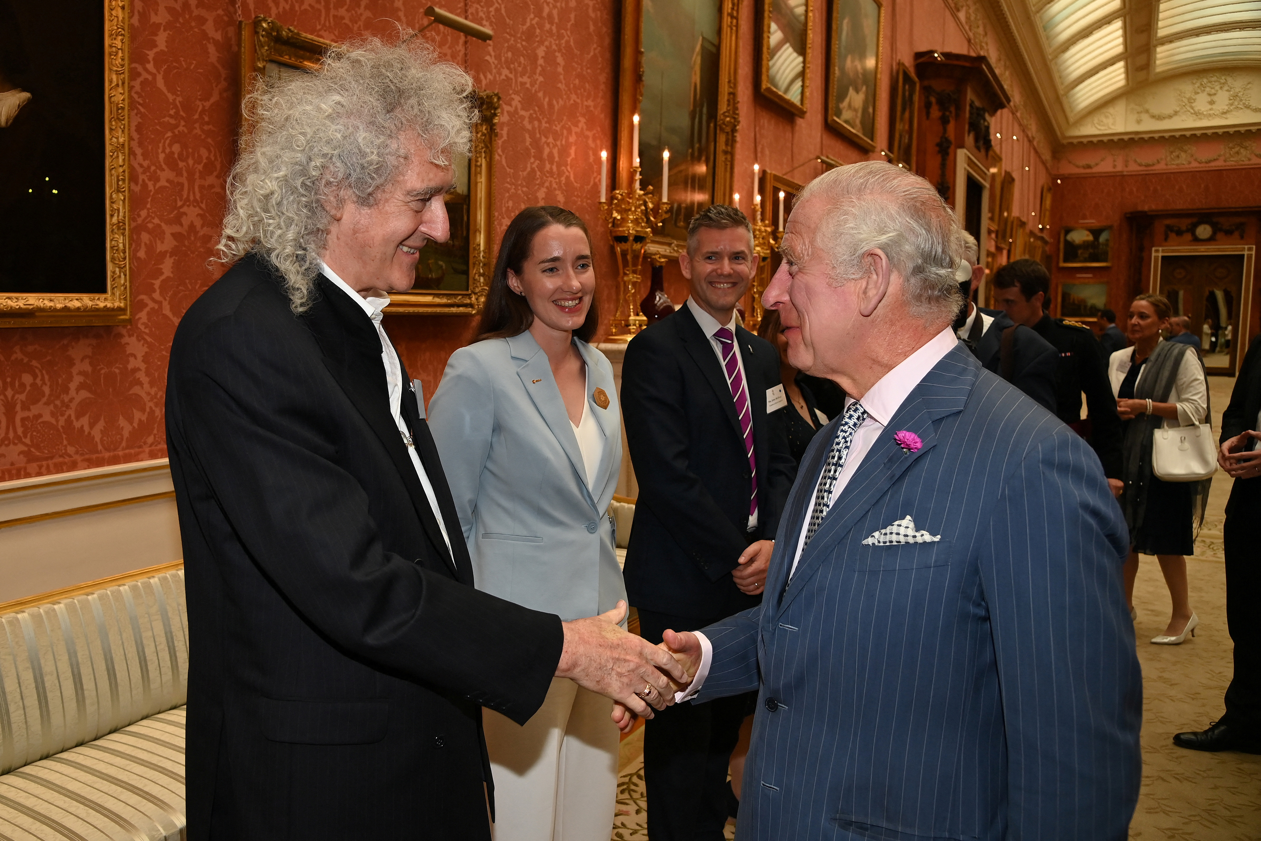 Die königlichen Ausgaben stiegen letztes Jahr sprunghaft auf 107,5 Millionen Pfund – im Bild mit Sir Brian May