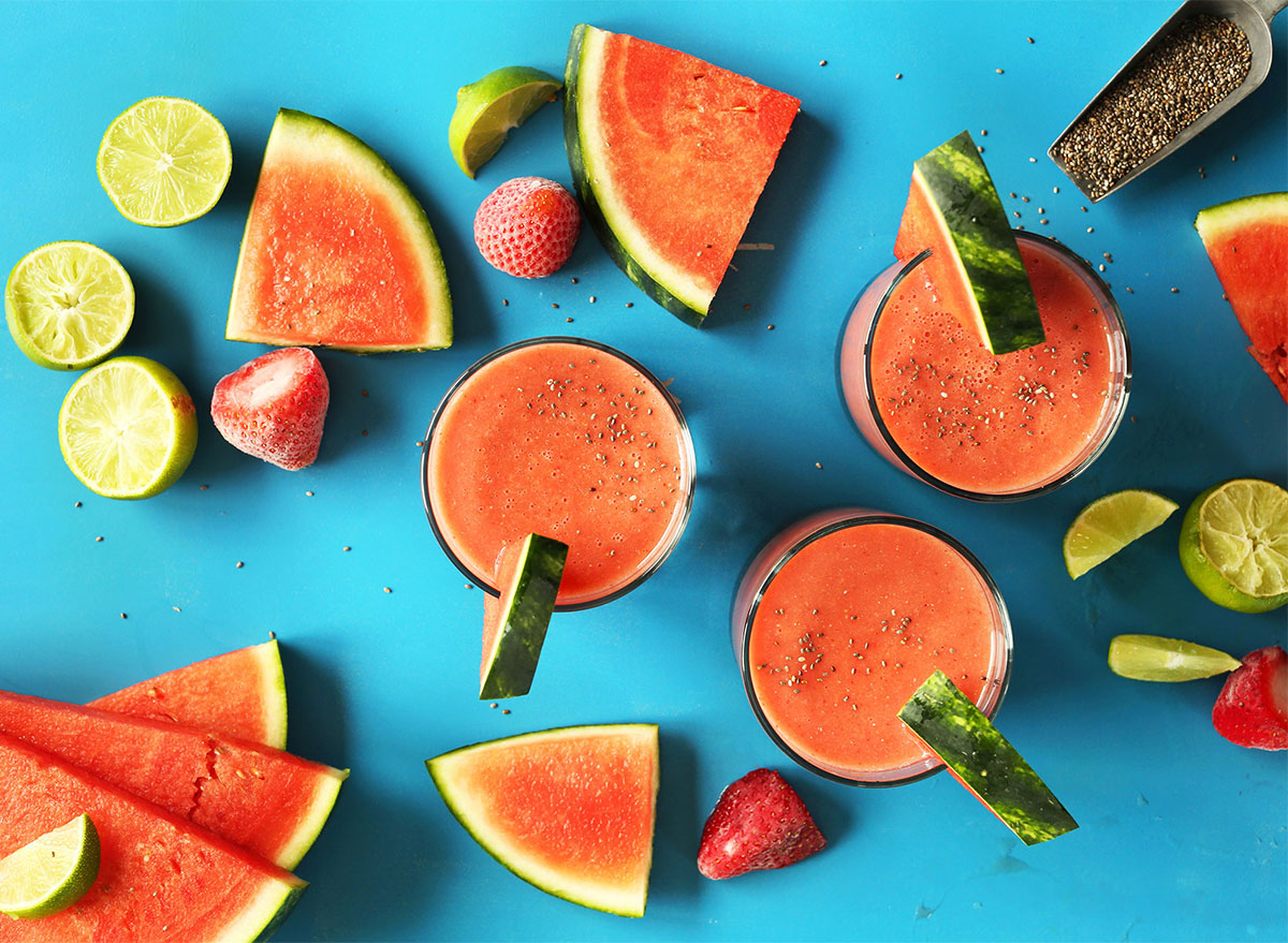 Erdbeer-Wassermelonen-Chia-Smoothie-Gläser
