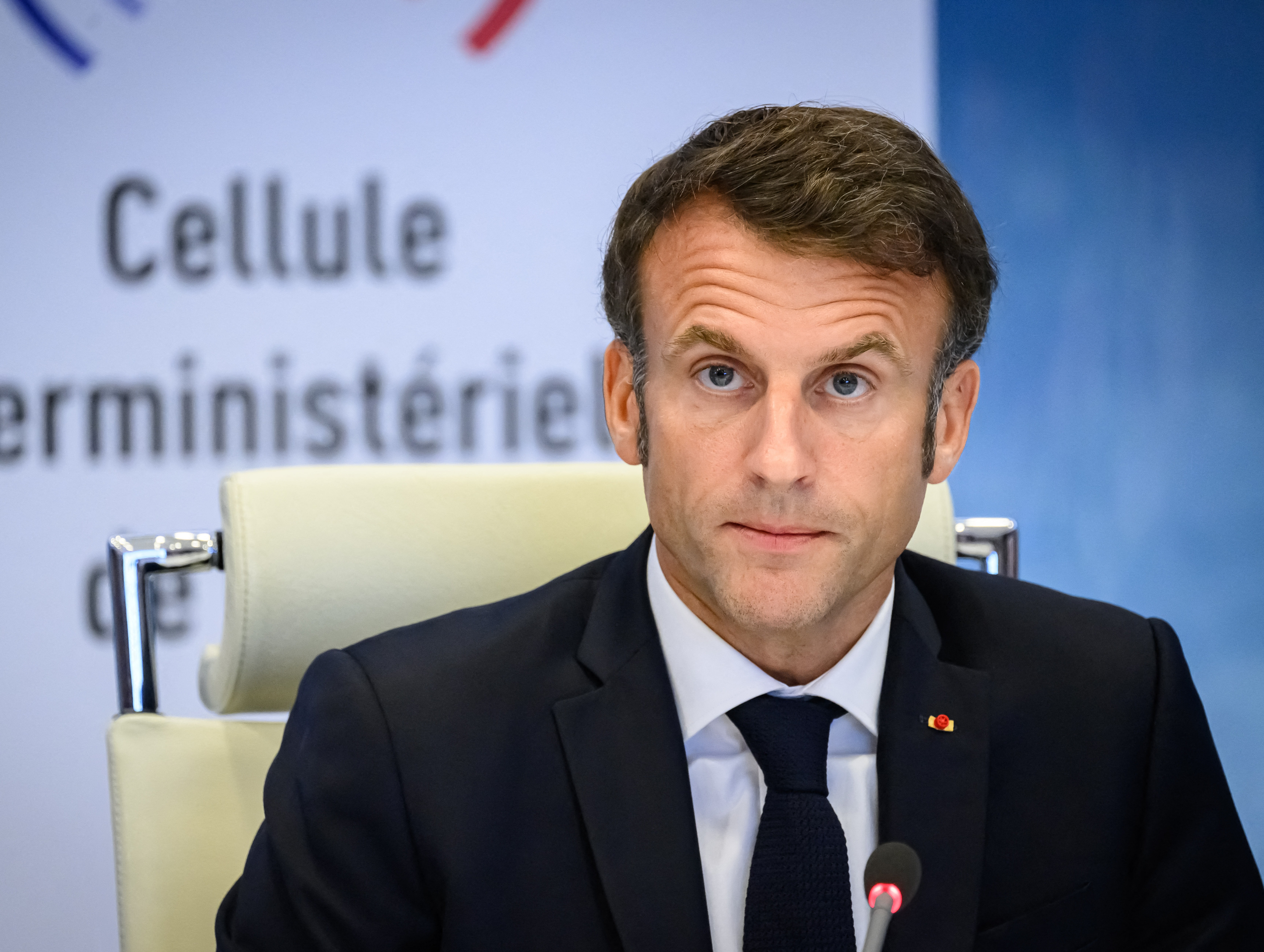 Der französische Präsident Emmanuel Macron sieht sich zunehmenden Forderungen gegenüber, den nationalen Ausnahmezustand auszurufen