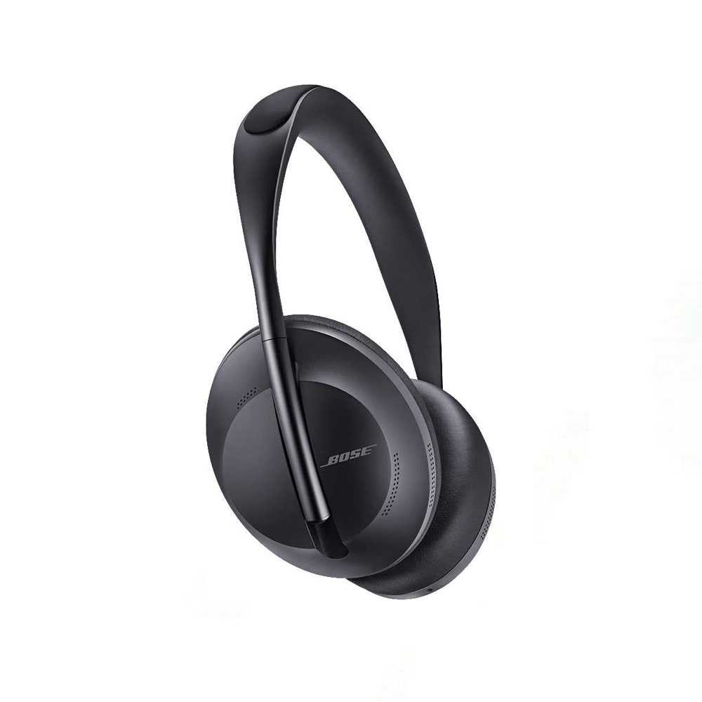 Schwarze Bose Noise Cancelling Headphones 700 auf weißem Hintergrund