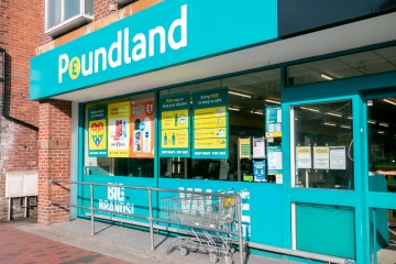 Poundland-Käufer beeilen sich, ein Duplikat des ikonischen Designerparfüms für 2 £ für 90 £ weniger zu kaufen