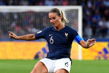 Der frühere Star von Lyon wurde vor der Frauen-Weltmeisterschaft in den Kader Frankreichs berufen 