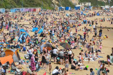 Die Briten können sich an diesem Wochenende in der 22 °C warmen Sonne sonnen und der Himmel bleibt tagelang klar
