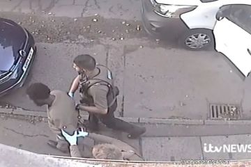 Moment, in dem der „Angreifer“ von Nottingham nach drei „Ermordungen“ beschimpft und verhaftet wird