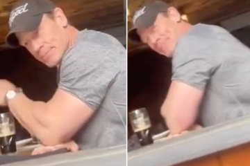 WWE-Held John Cena weist einen Fan zurück, der ihn während des Mittagessens unterbrochen hat
