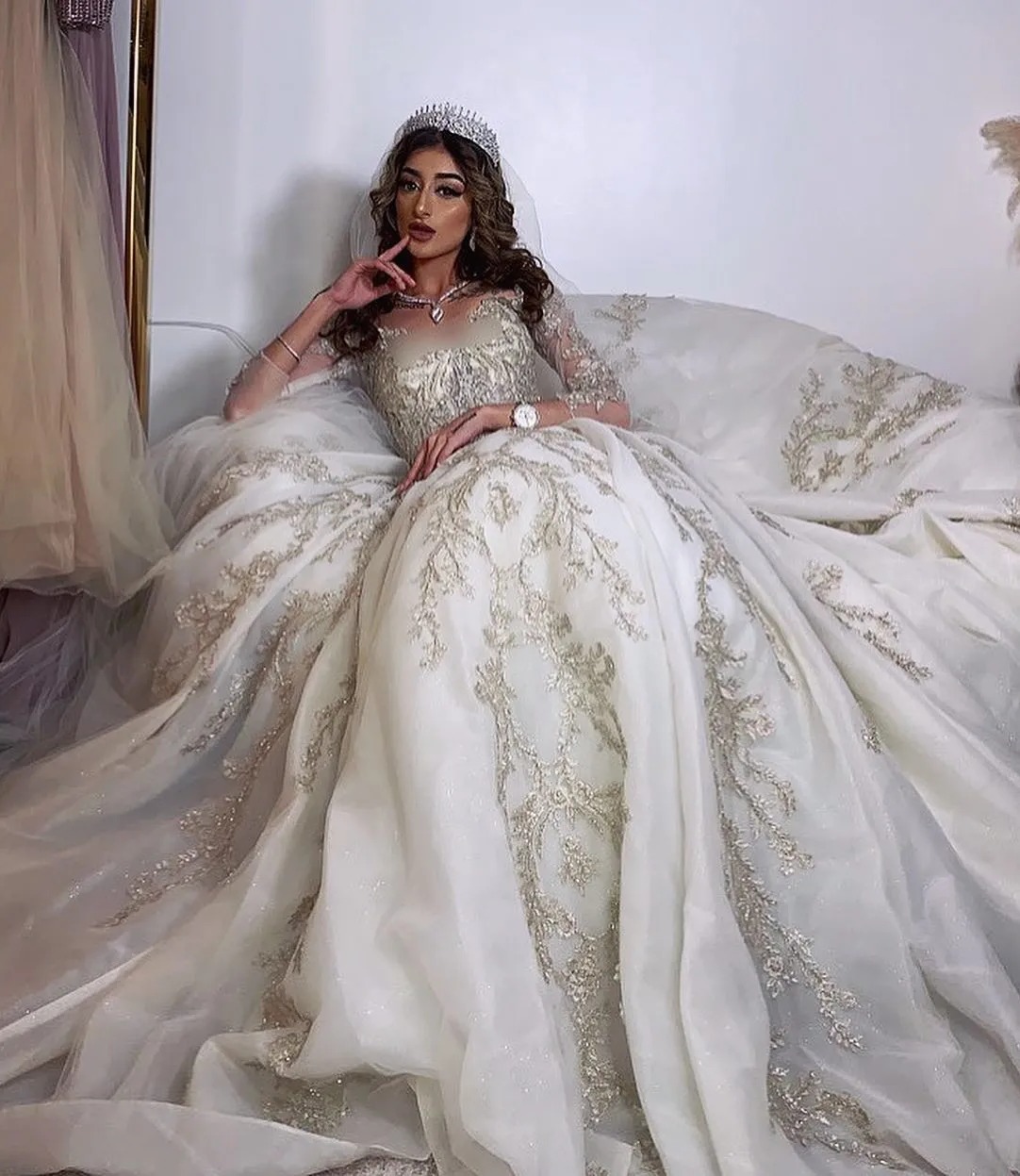 Khan wandte sich online an das Brautmodel Sumaira