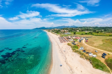 Der griechische Strand mit goldenem Sand und ohne Menschenmassen ist der längste in Europa