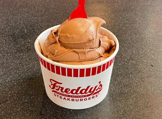 Freddy's Frozen Custard & Steakburgers Schokoladeneis