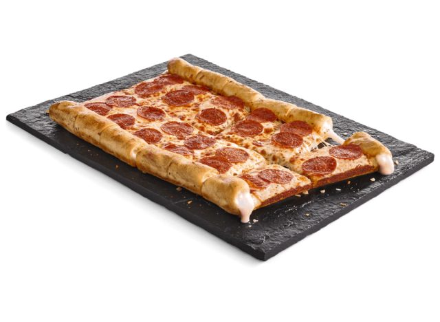 Cicis-Pizza mit Peperoni-Füllung