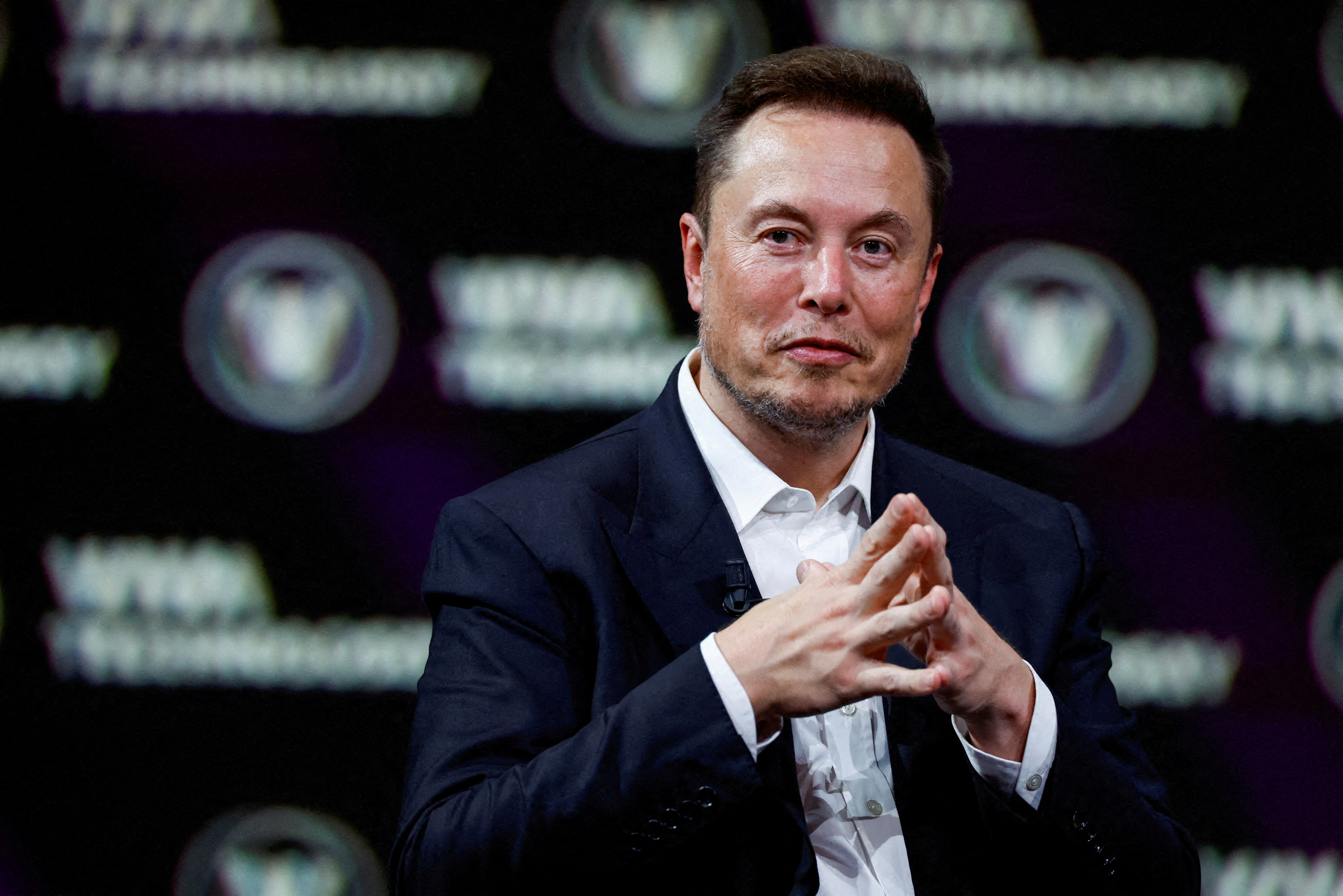 Elon Musk hat Twitter für 34 Milliarden Pfund gekauft und seitdem eine Reihe abrupter Veränderungen herbeigeführt