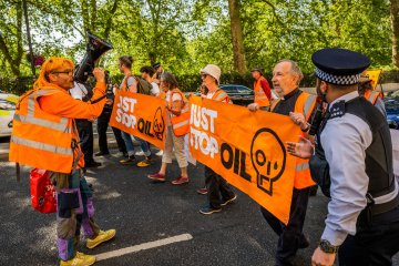 Die Labour-Regierung wird von Anhängern der Just Stop Oil-Sekte gefangen gehalten 