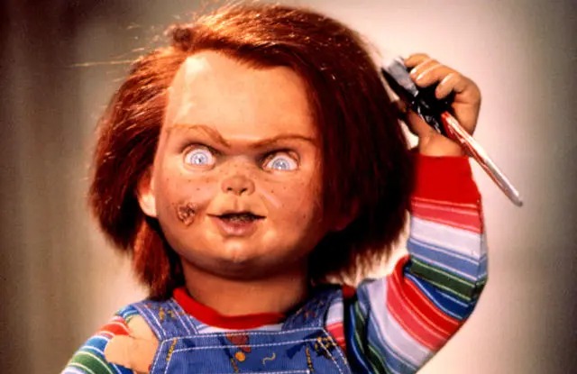 Er befürchtet, dass die Puppe wie Chucky aus dem berühmten Horrorfilm „Child's Play“ besessen ist
