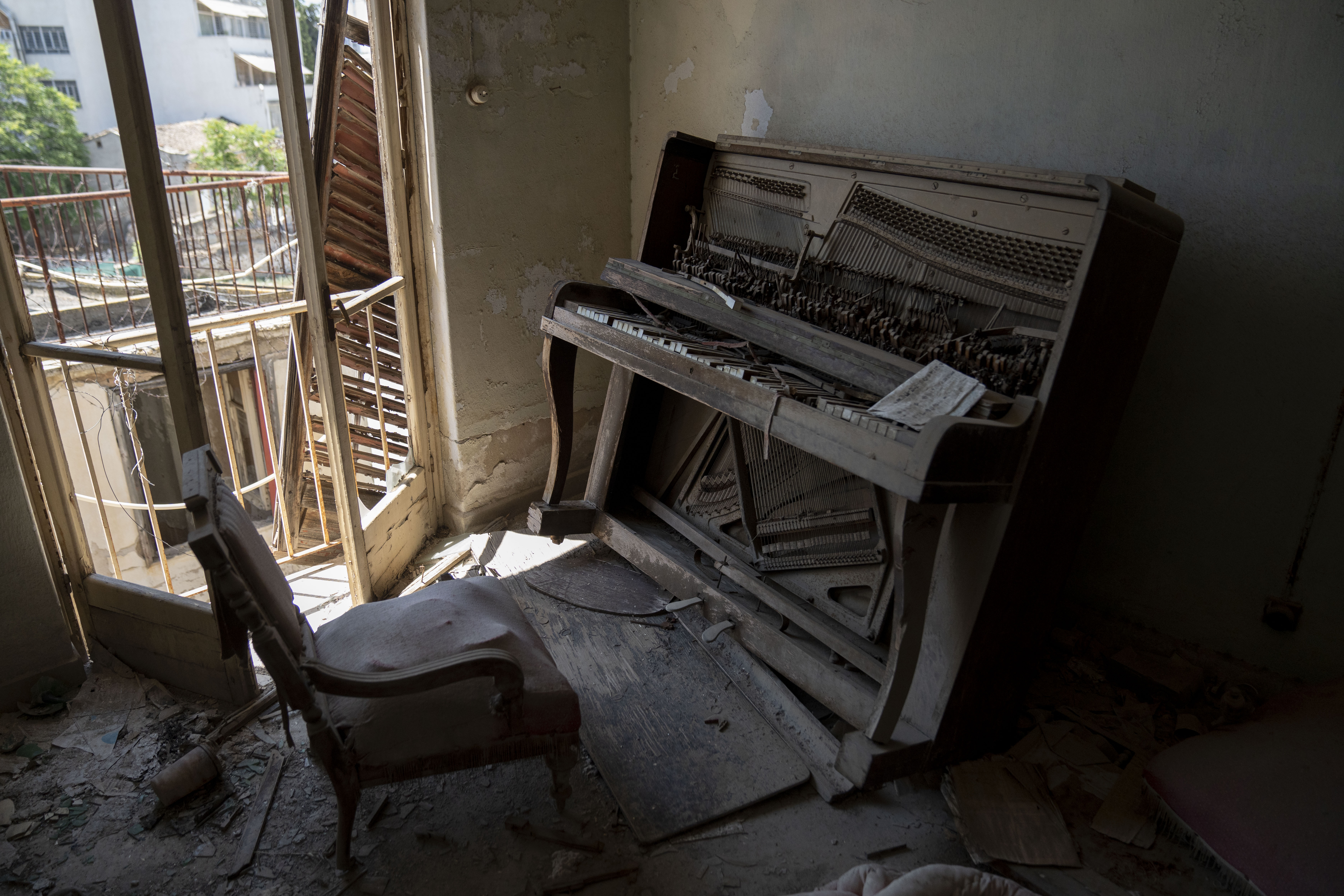 Unheimliche Bilder zeigen verlassene Wohnungen, in denen die Zeit stehengeblieben ist