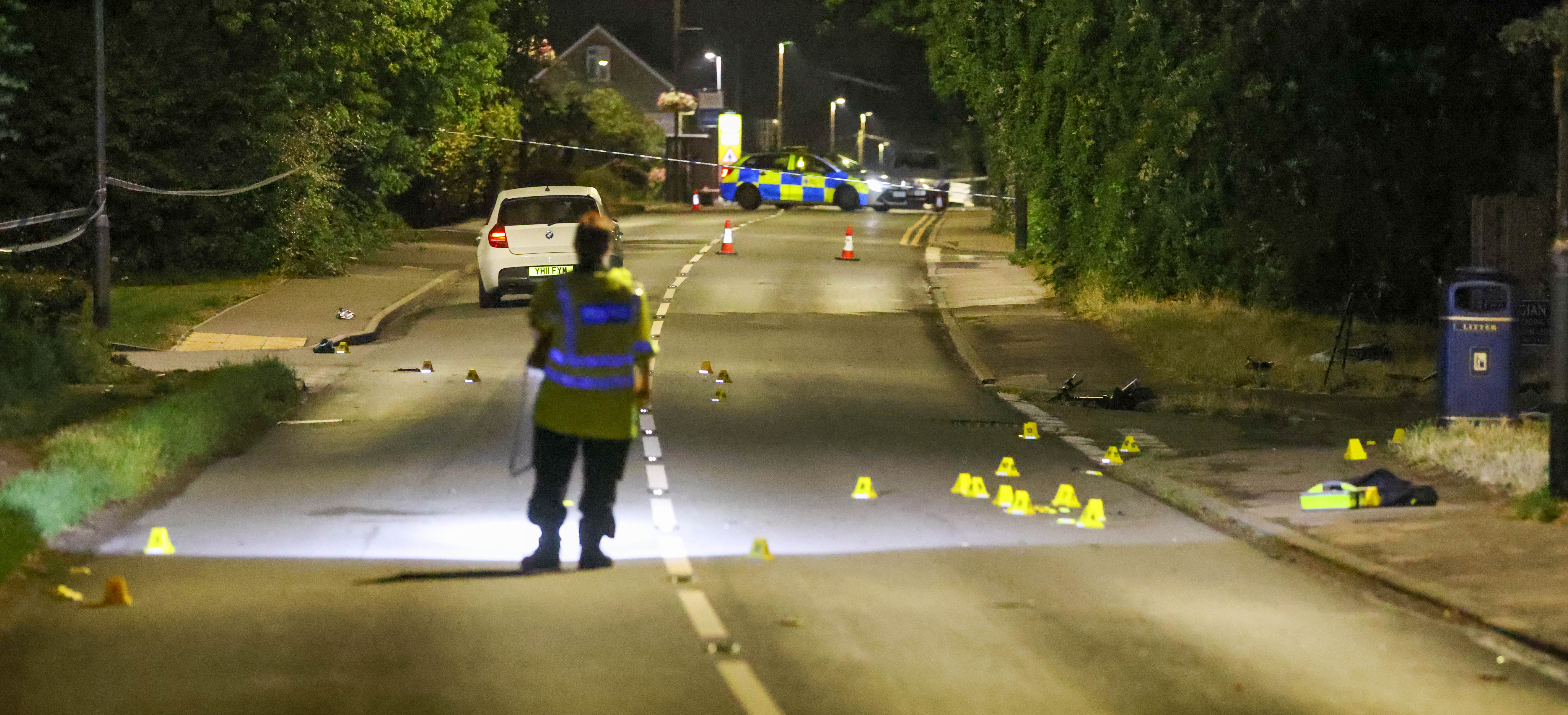 Die Polizei untersucht den Unfall, der sich gegen 22 Uhr in der Nähe von Maidstone, Kent, ereignete