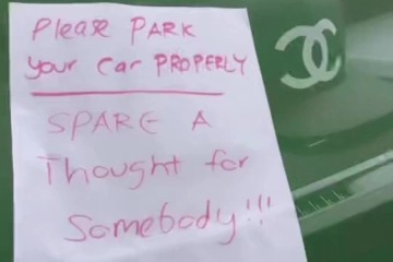 Ich habe eine Notiz darüber gefunden, dass ein Auto meinen Parkplatz in die Luft gesprengt hat – alle sind schockiert über meine Reaktion