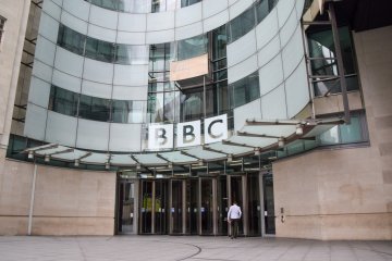Chaos bei BBC, als Stars ihrem Zorn über die „langsame Reaktion“ auf den Moderatorenskandal Luft machen