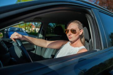 6 Gegenstände, die Sie im Sommer NICHT im Auto lassen sollten – sie könnten Ihnen ernsthaft schaden