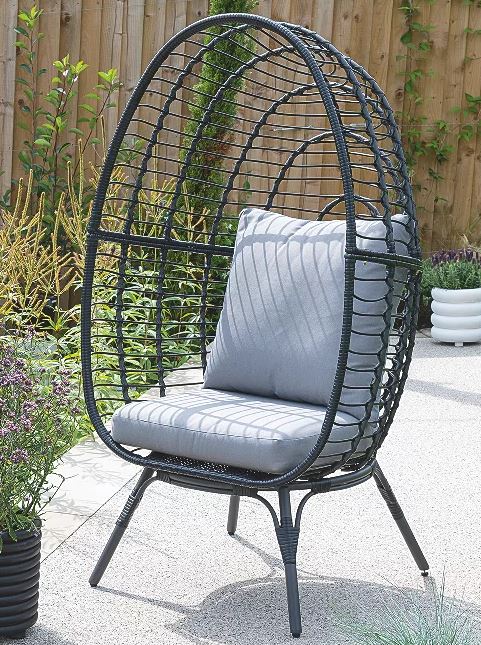 Dieser stilvolle Stuhl hat einen Rabatt von 100 £ auf den Originalpreis und wird derzeit im Sale für 149 £ verkauft