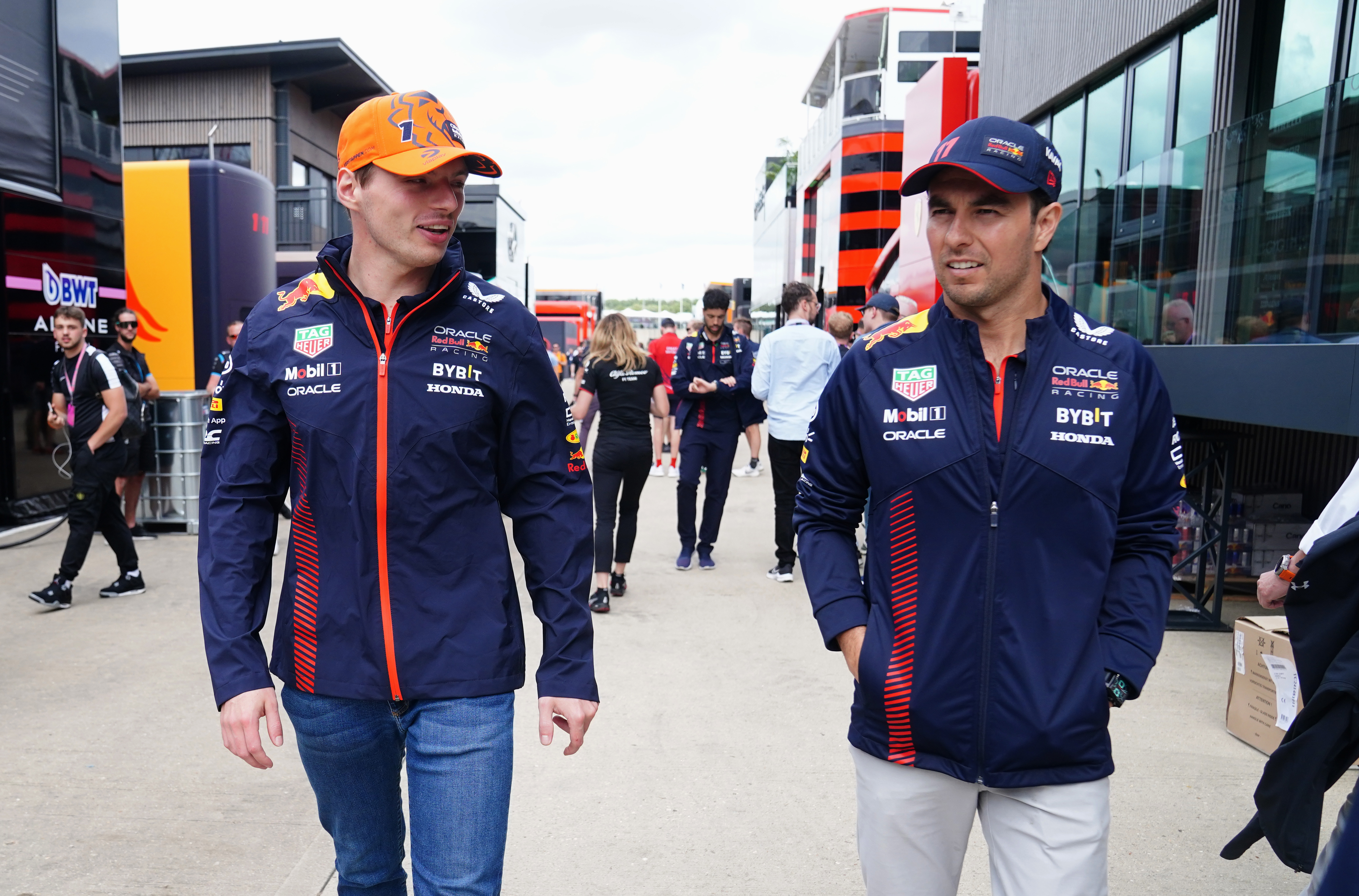 Red Bulls Duo Max Verstappen und Sergio Perez könnte bald abreisen