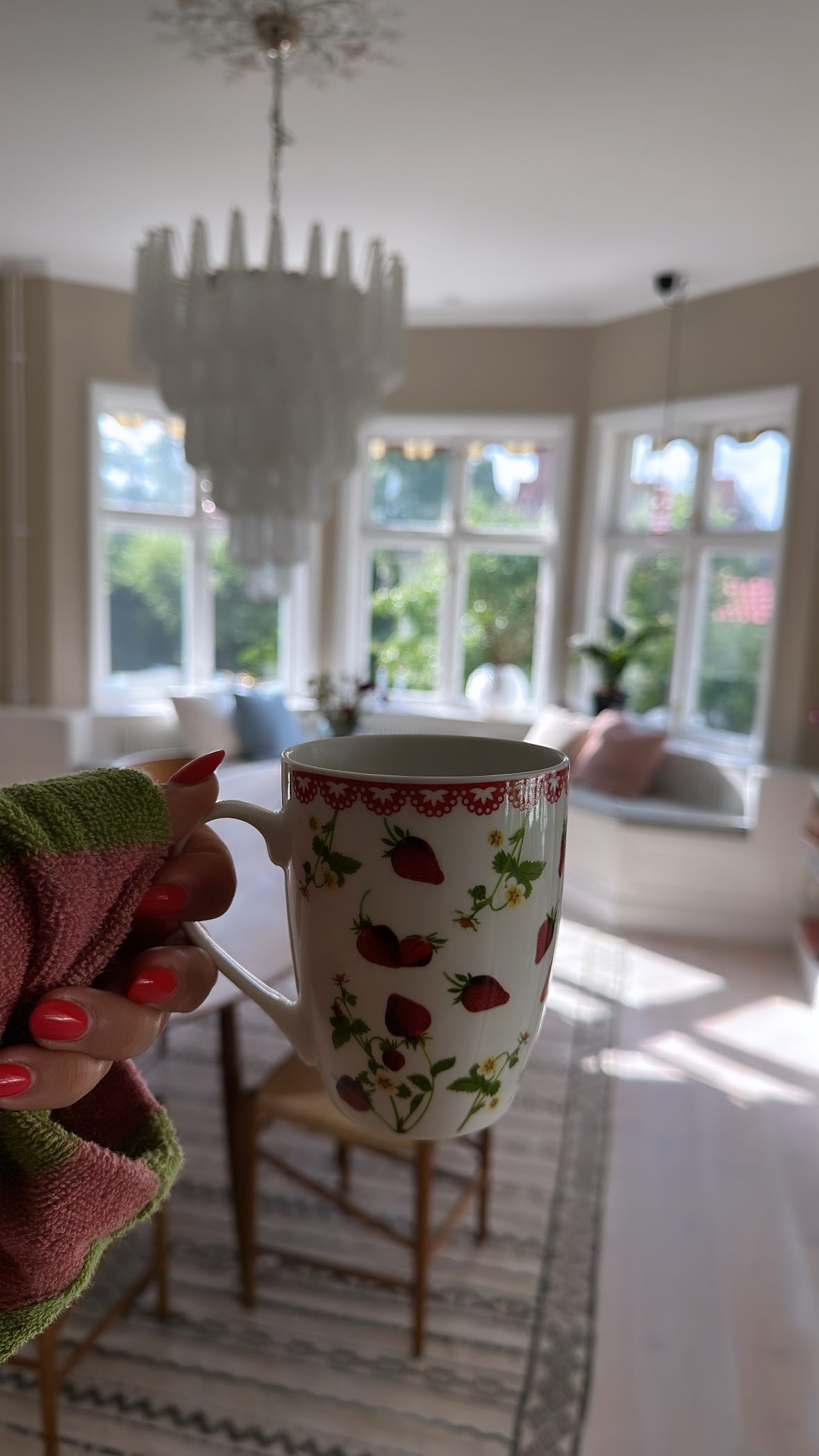 Maja teilte auf Instagram eine Tasse Kaffee und einen Einblick in ihr Zuhause