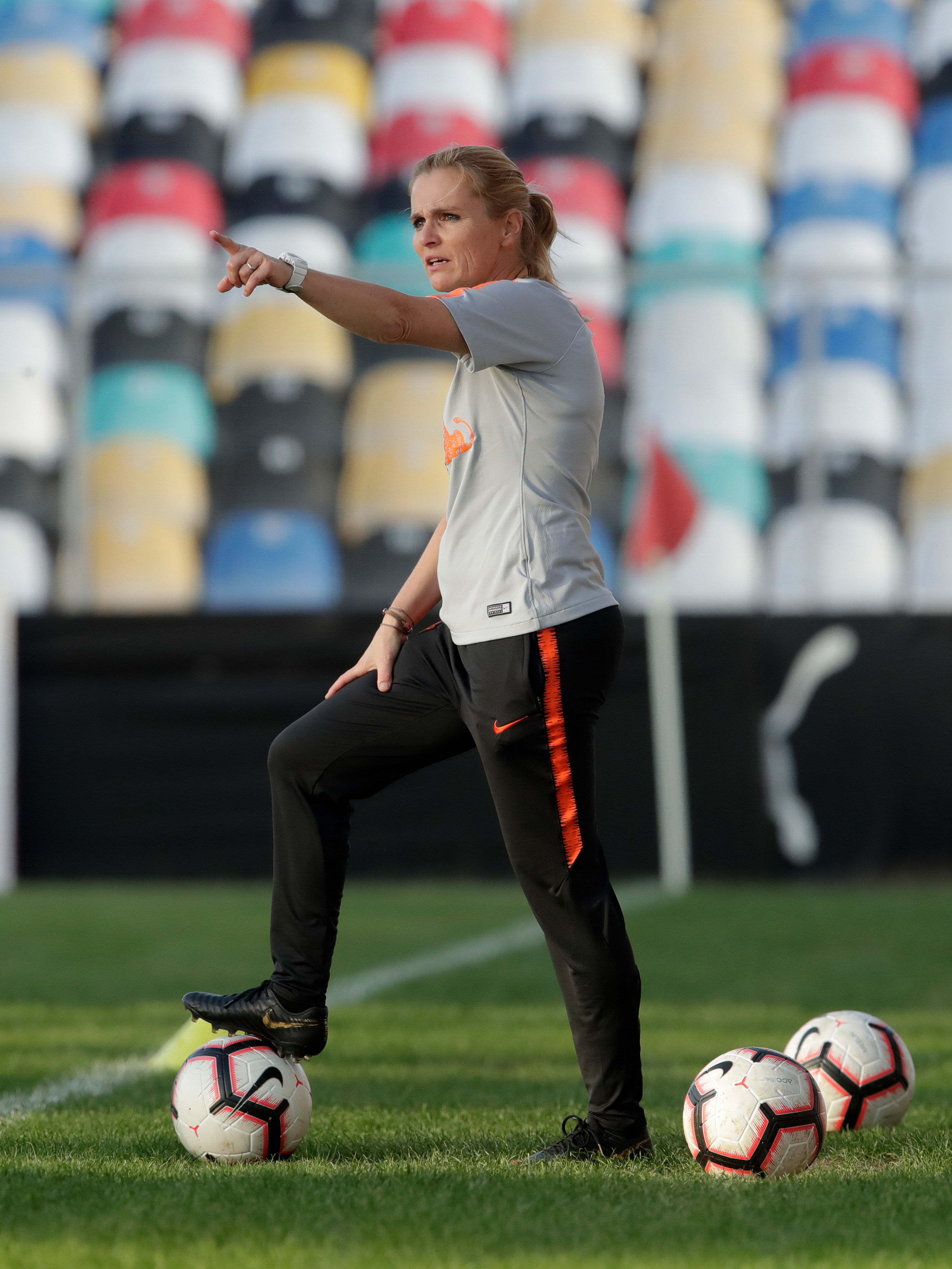 Wiegman, die die Niederlande vor vier Jahren ins Finale der Frauen-Weltmeisterschaft führte, möchte, dass mehr Frauen auf den höchsten Ebenen des Fußballs trainieren