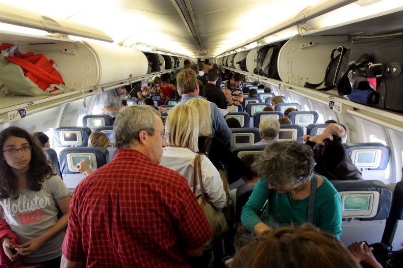 Passagiere auf einem Flug der Delta Air Lines, 2010.