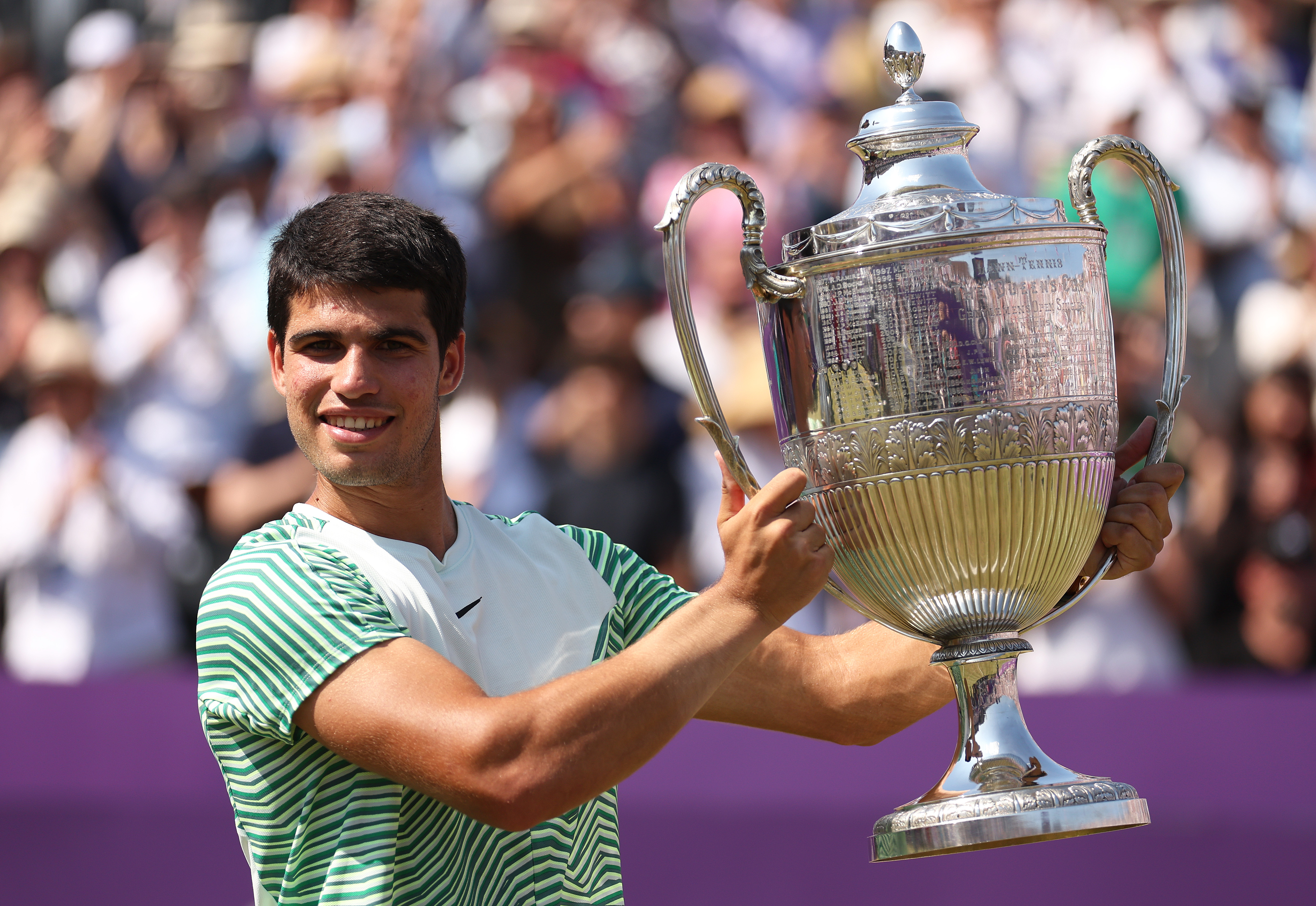 Alcaraz gewann den Titel im Queen's vor Wimbledon