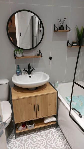 Ein neuer Schrank ließ das Badezimmer fantastisch aussehen