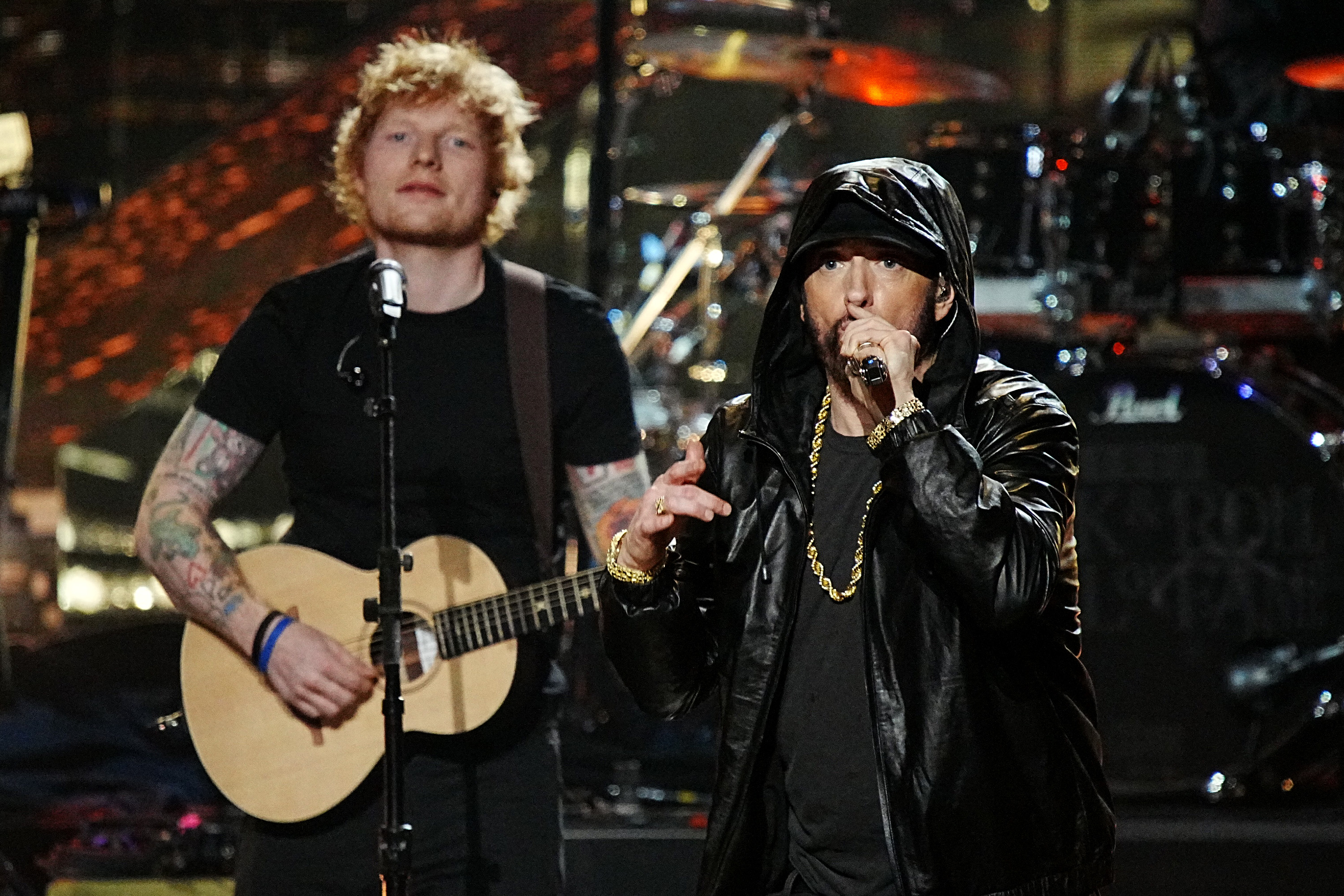 Ed Sheeran wurde am Samstag während seiner Show in Detroit von seinem Kindheitshelden Eminen auf der Bühne begleitet