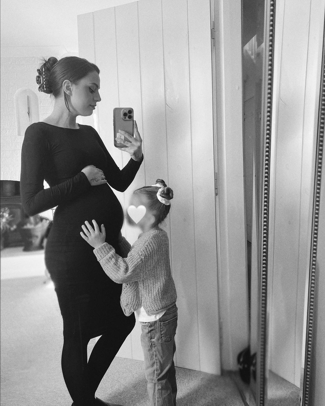 Anfang des Jahres veröffentlichte sie das erste Bild ihres wachsenden Bauches, nachdem sie bekannt gegeben hatte, dass sie ihr zweites Kind erwartet