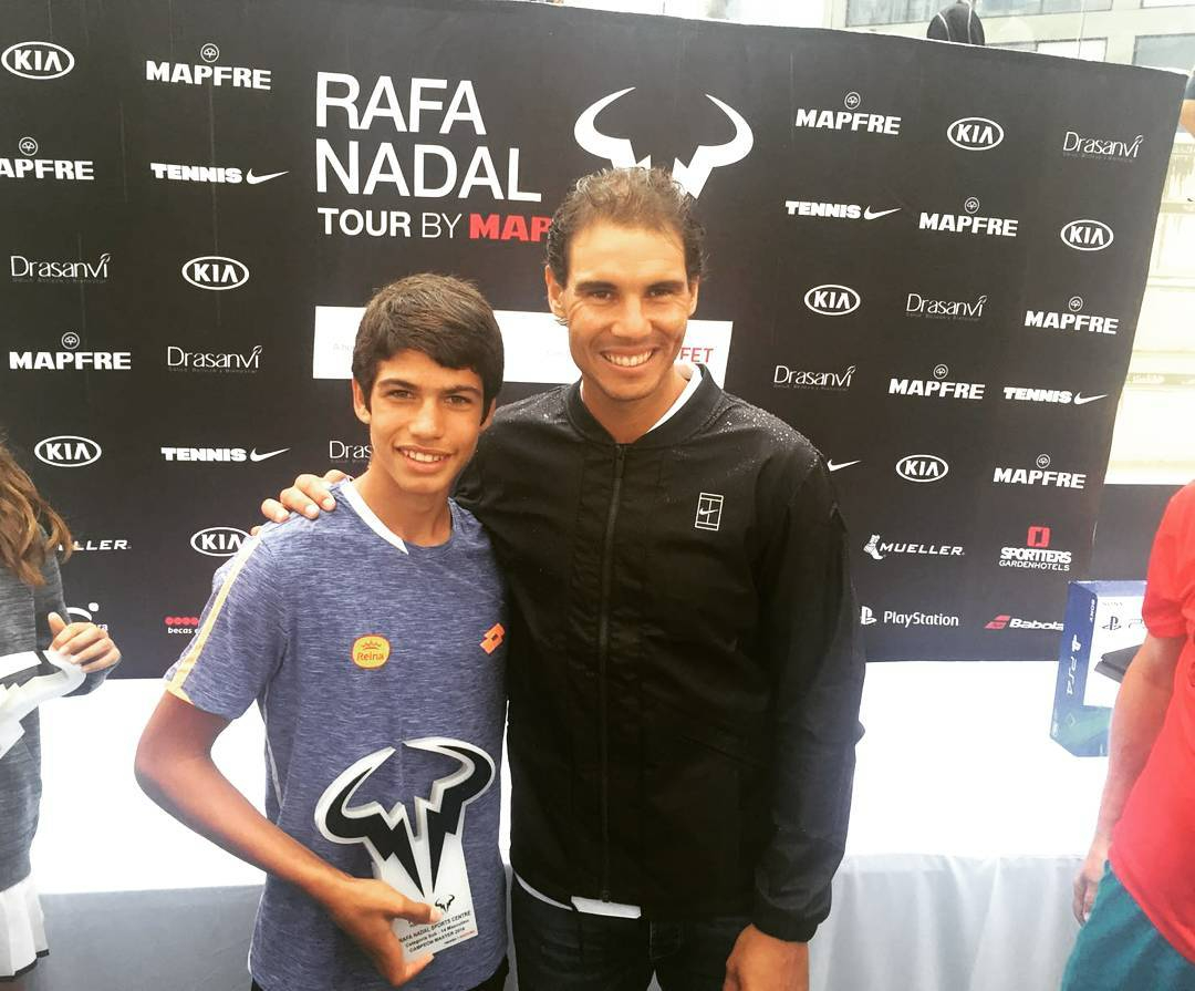 Carlos mit seinem Idol Rafael Nadal im Jahr 2016