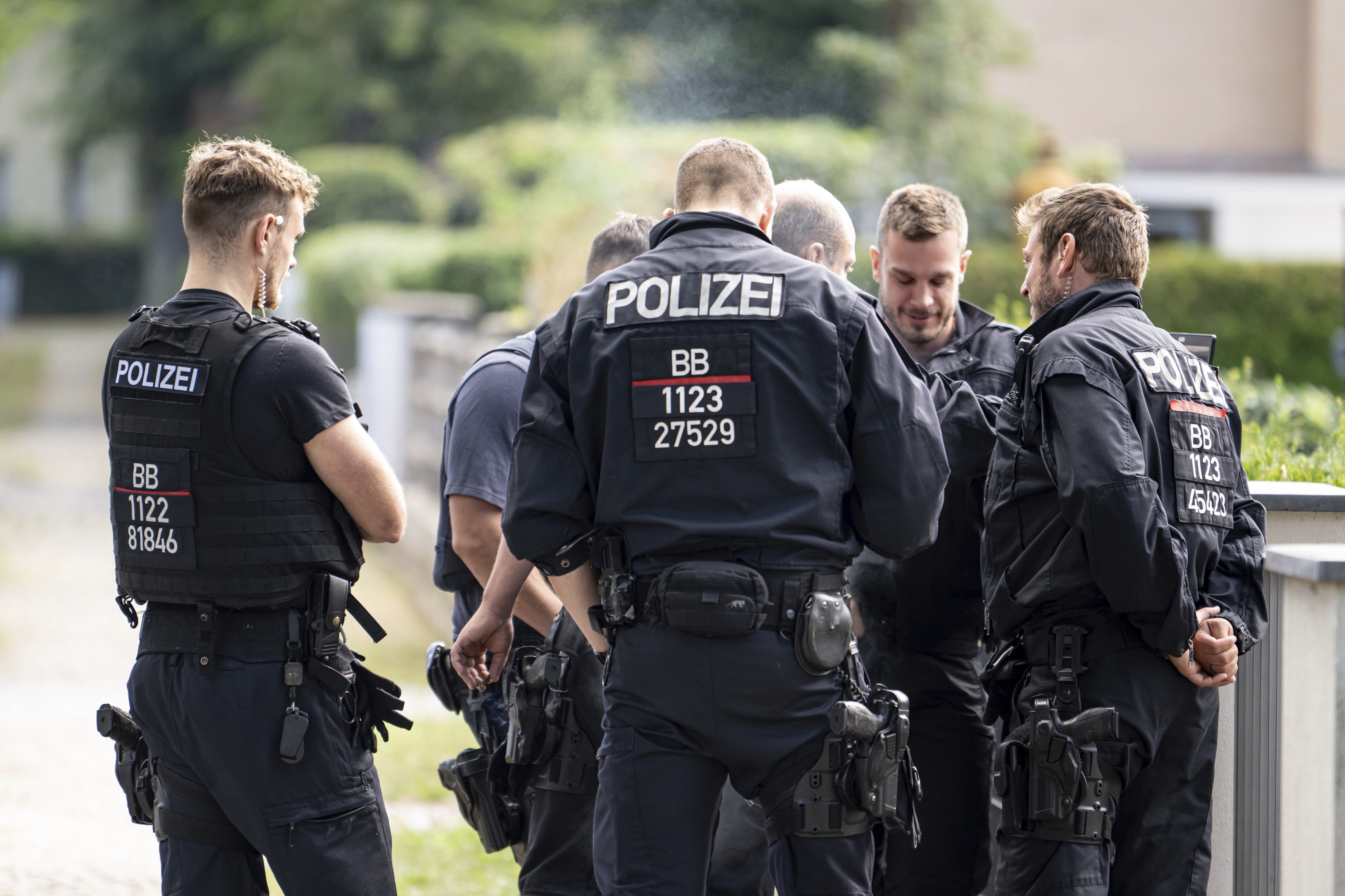 Die deutsche Polizei riet den Bewohnern, ihre Haustiere zu Hause zu lassen, bis der Löwe gefunden wird