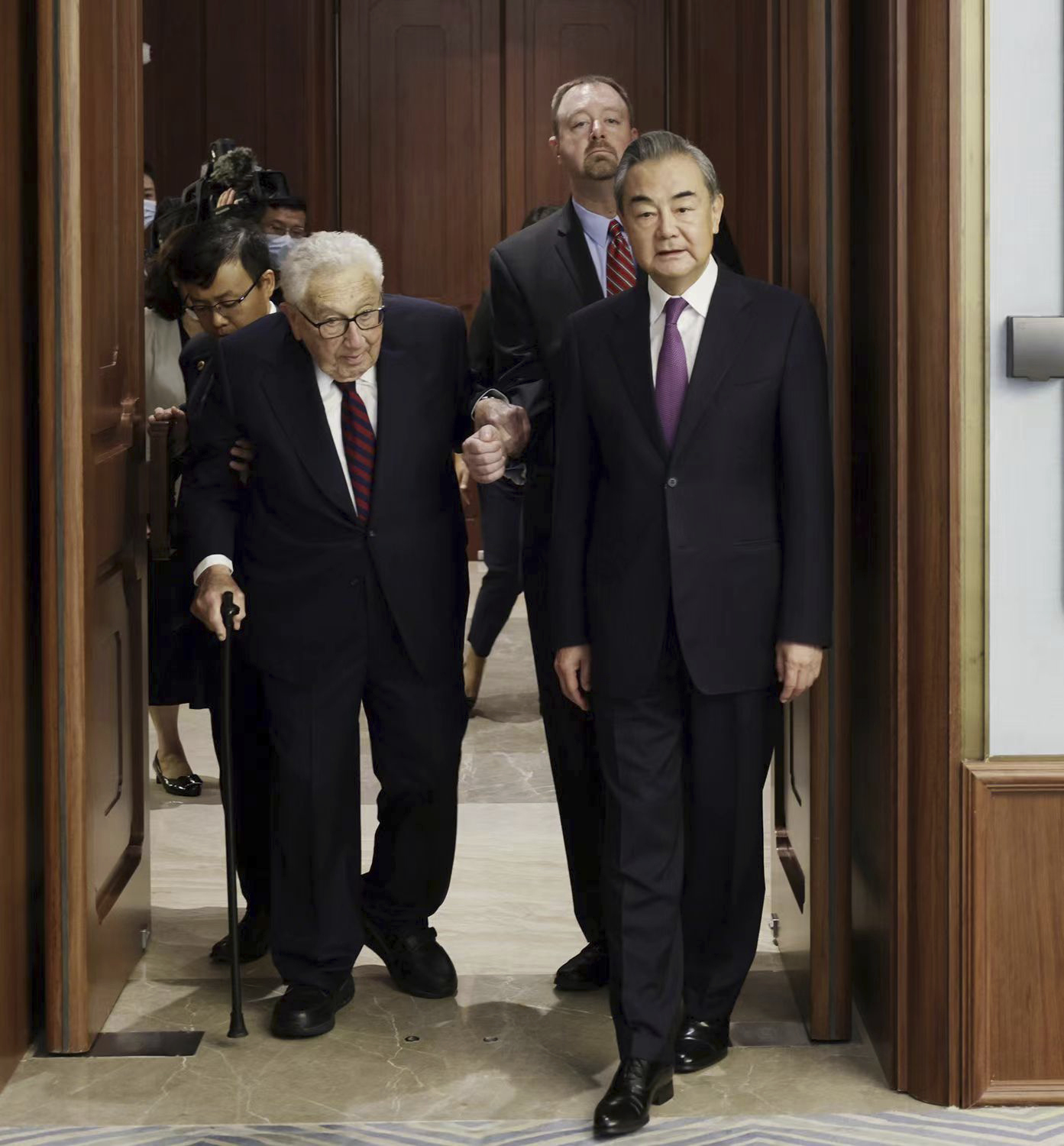 Der Präsident wünschte Herrn Kissinger, der im Mai 100 Jahre alt wurde, ein „langes und gesundes Leben“.