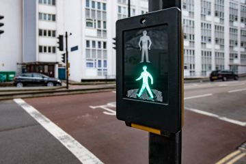 Grüner Mann ist an Kreuzungen LÄNGER zu sehen, da fettleibige Briten langsamer gehen