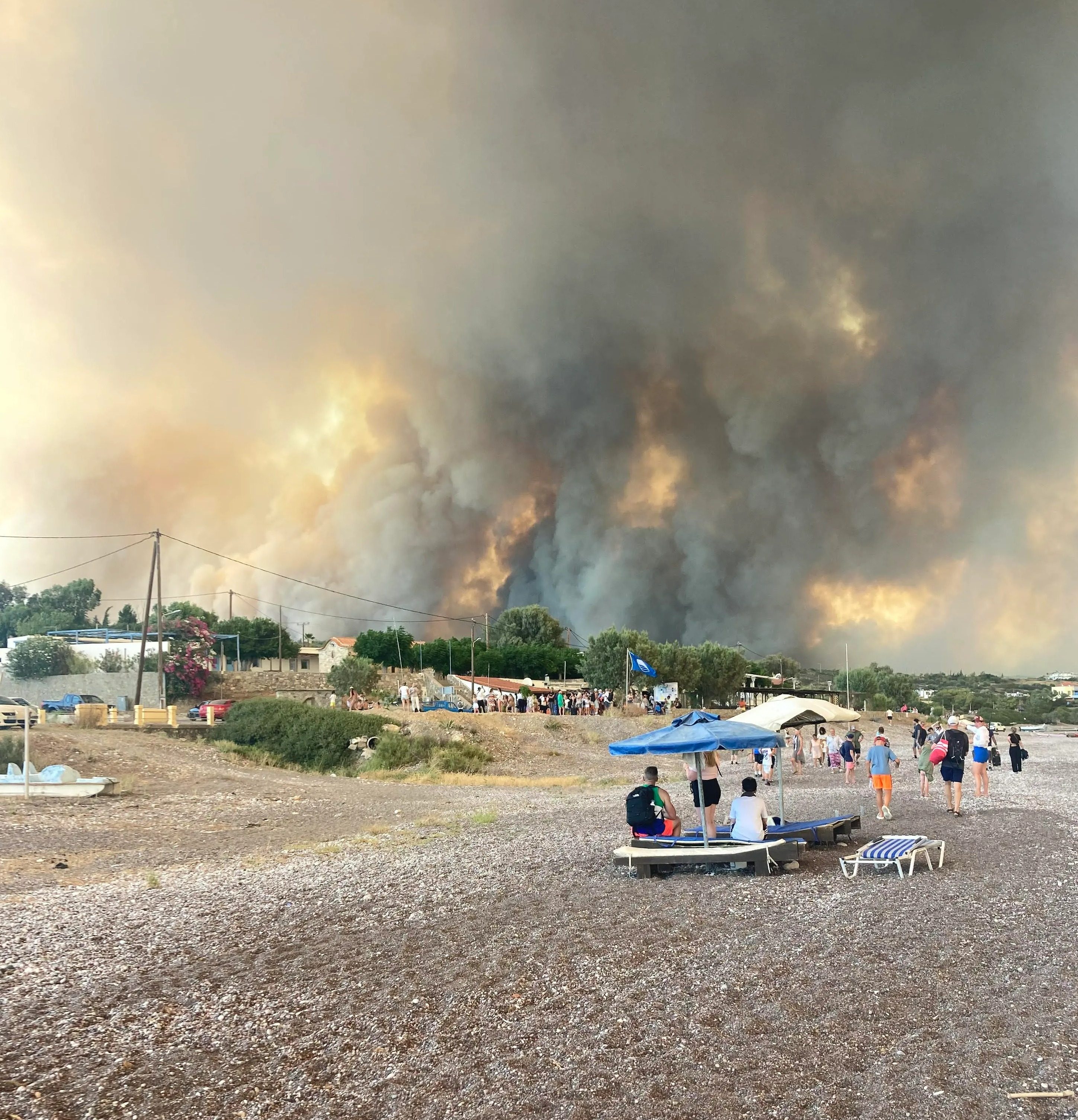 Viele rannten zum Strand, um Schutz vor den Flammen zu suchen