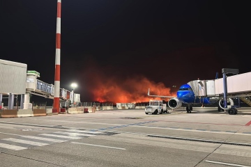 Beliebter italienischer Flughafen wegen Waldbränden geschlossen und Flüge gestrichen