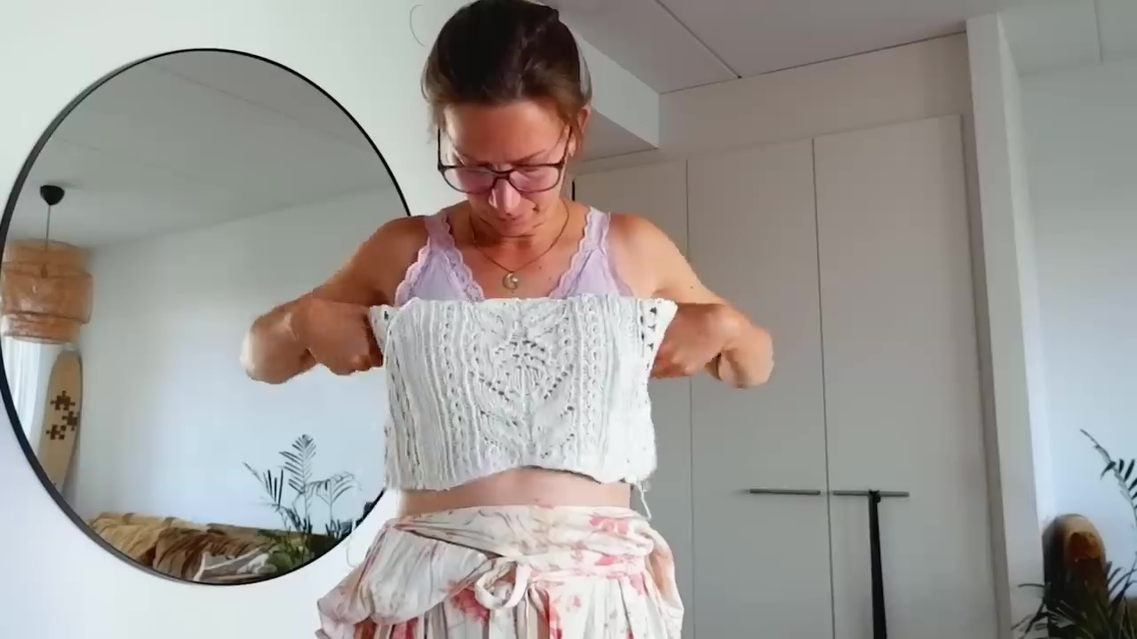 She shared why she decided to knit the most important dress of her life