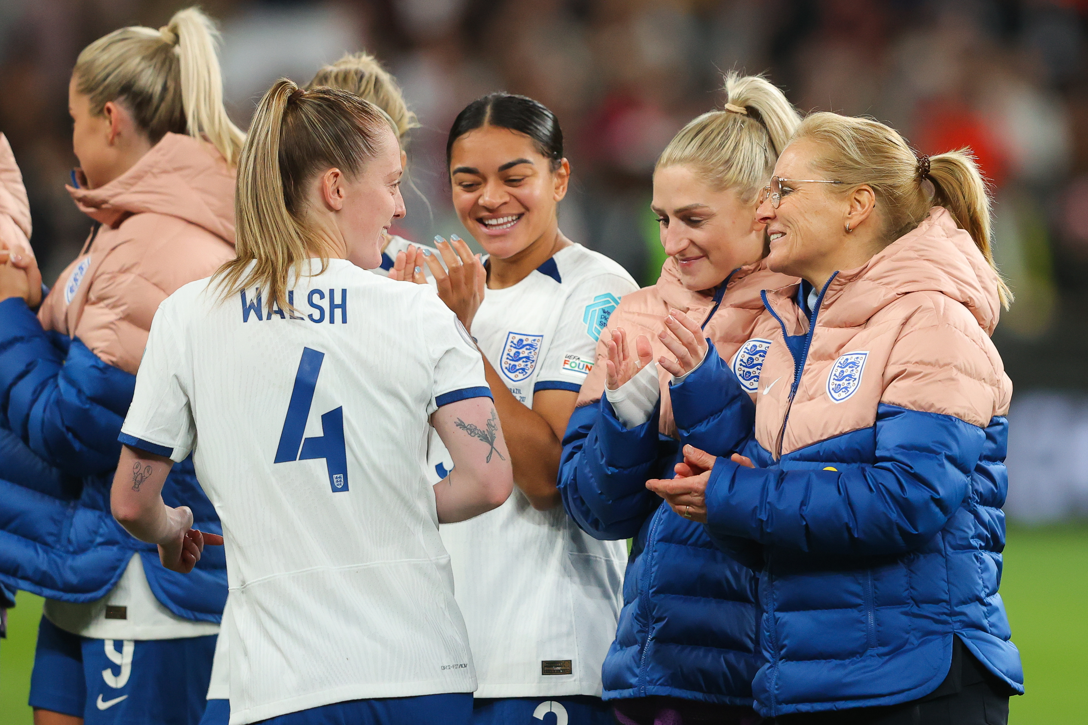 Walsh findet es gut, wenn Englands Nationalspielerin Sarina Wiegman den erfahrenen Lionesses mehr Verantwortung auf dem Platz gibt