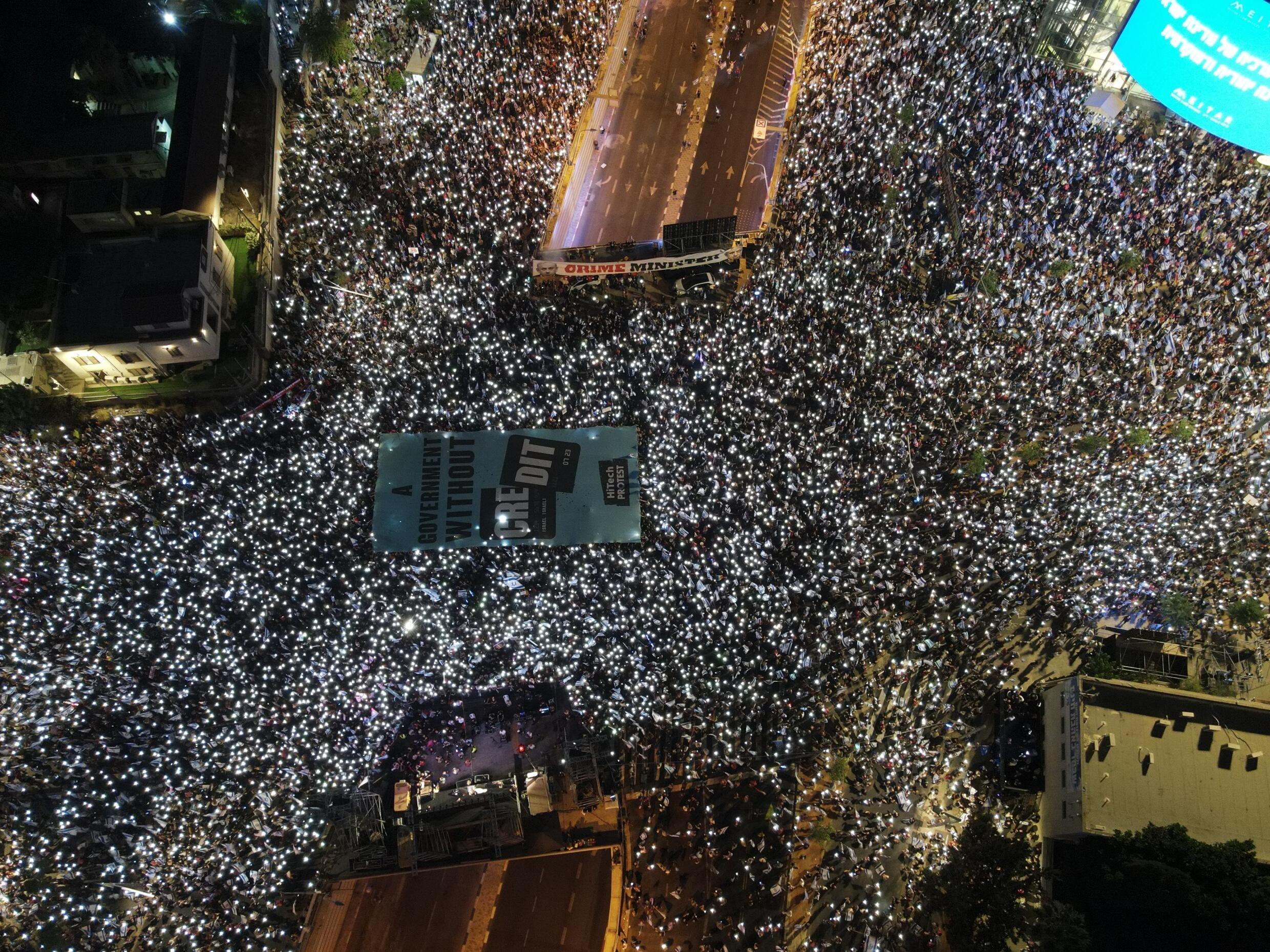 Israelische Medien schätzten, dass sich mehr als 170.000 Demonstranten im Herzen des Handelszentrums Tel Aviv drängten