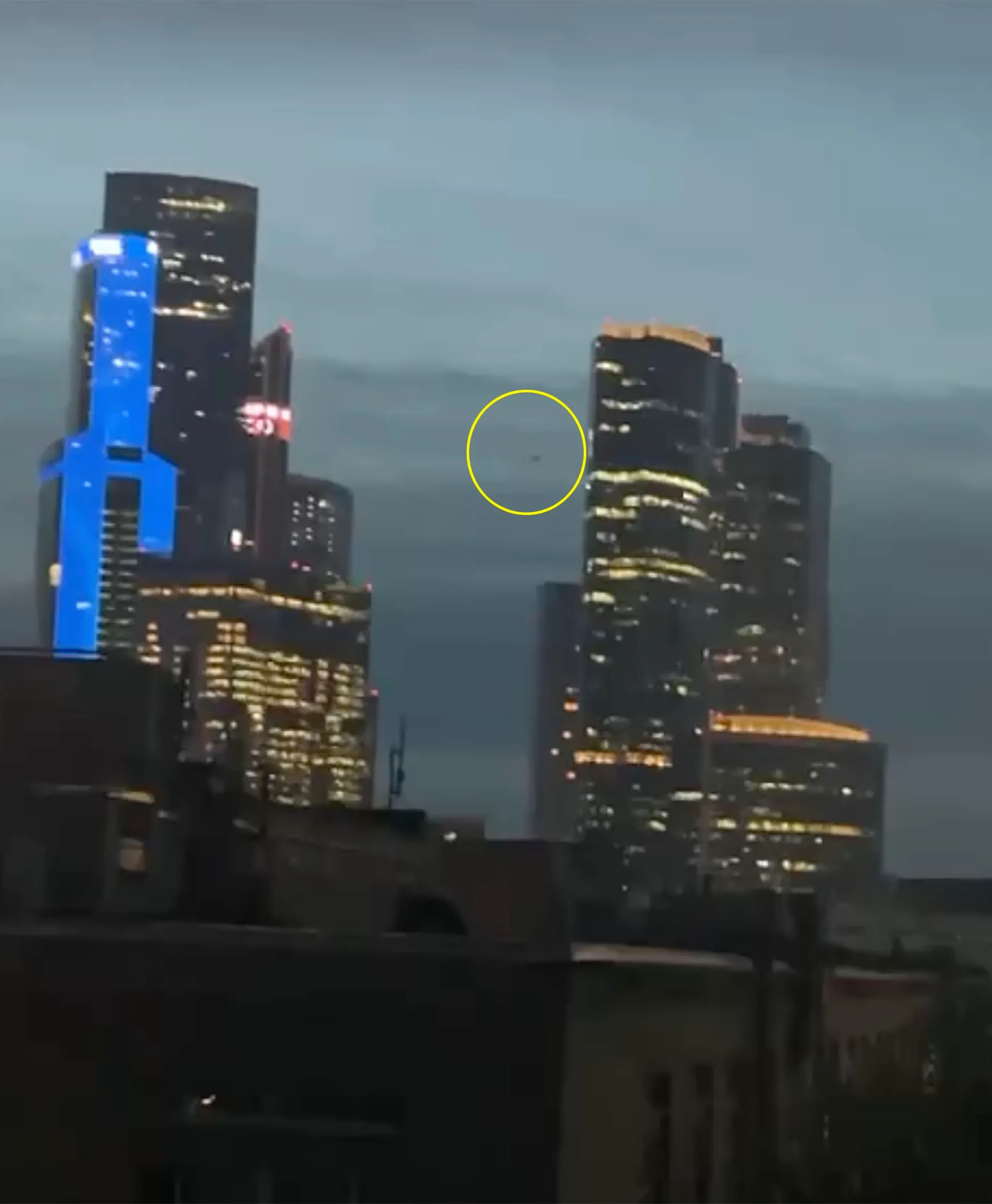 Drei Drohnen griffen in den frühen Morgenstunden das geschäftige Geschäftsviertel Moskaus an