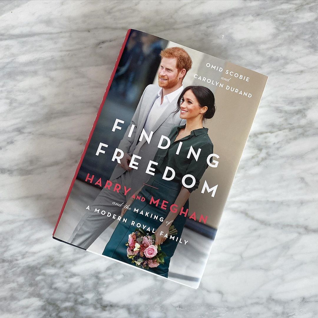 Der in London lebende Autor Scobie war Co-Autor des Buches „Finding Freedom“ über das Königspaar