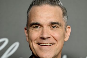 Robbie Williams streitet wegen Alkoholmarke, während der nüchterne Star versucht, eine Weinlinie auf den Markt zu bringen