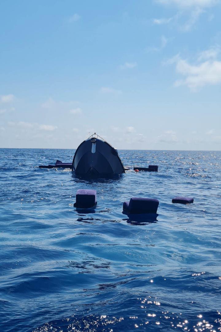 Berichten zufolge stürzte das 80 Fuß lange Boot vor der französischen Riviera gegen ein unbekanntes Objekt