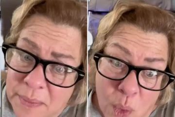 Mama erntet das letzte Lachen, nachdem sich ein mürrischer Flugpassagier weigerte, den Sitzplatz zu tauschen