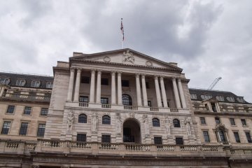 Bis 2025 müssen die Briten mit hohen Zinsen rechnen, da die BoE darum kämpft, die Inflation einzudämmen