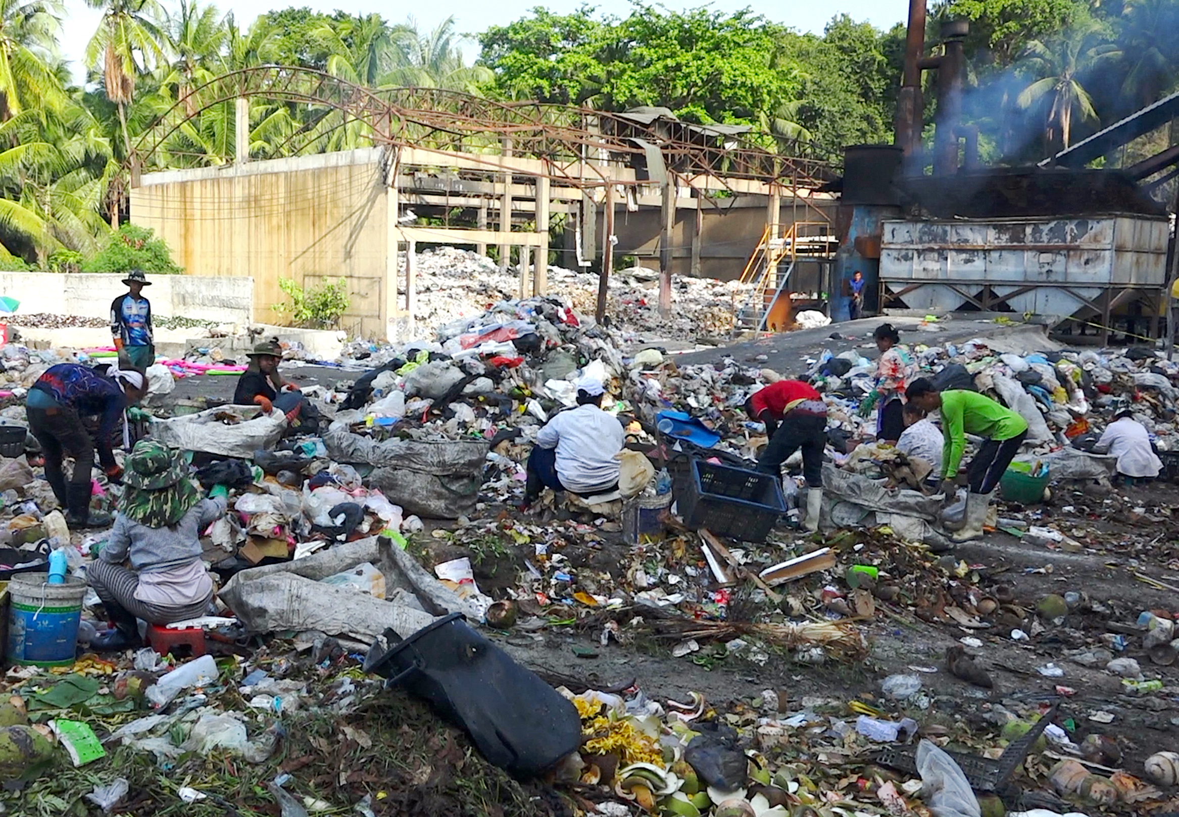 Entsetzte Einheimische in Koh Pha Ngnan entdeckten einige seiner Körperteile auf einer Müllkippe