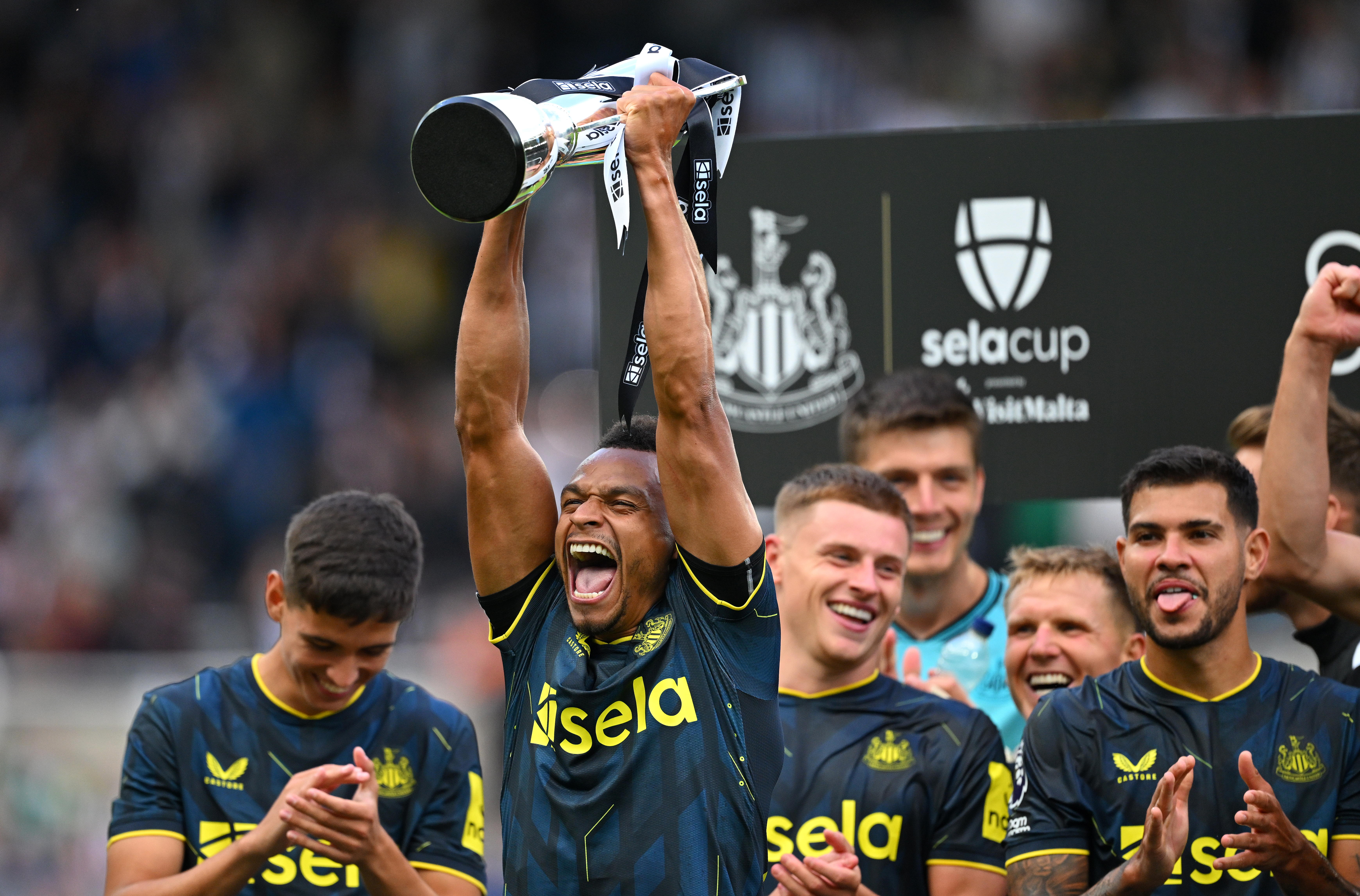 Newcastle gewann den Sela Cup nach einem 4:0-Sieg gegen Villareal