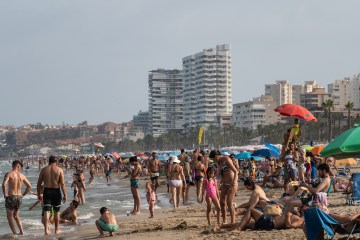 Dringende Feiertagswarnung, da Spanien mit Temperaturen von 44 °C in Alarmstufe Rot droht