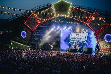 McFly bringt Margate's Dreamland zum Leuchten, während ihre Tour ans Meer führt
