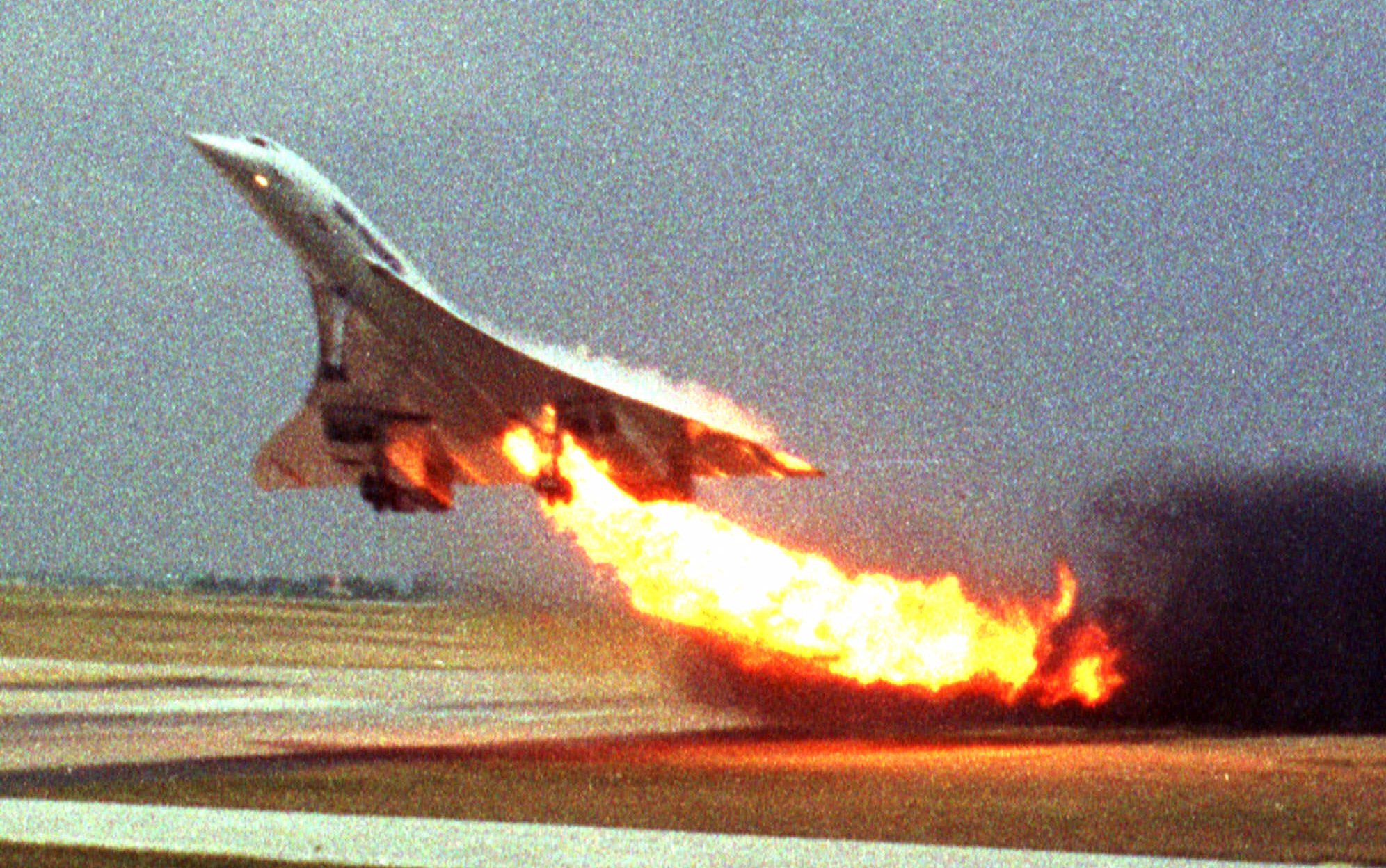 Das erschreckende Bild des Air-France-Concorde-Fluges 4590, der im Jahr 2000 in Flammen aufging
